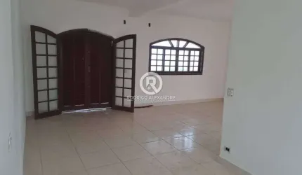 Sobrado à Venda em Itaguaí - 2 Dormitórios, 250 m² e 2 Vagas por R$ 600.000