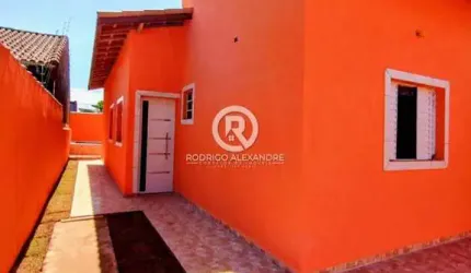 Casa Geminada com 2 Suítes e Piscina em Itanhaém, SP - Ideal para sua Família!