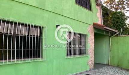 Sobrado à venda em Itanhaém: 3 Dormitórios, Piscina e Área Gourmet - R$ 630.000