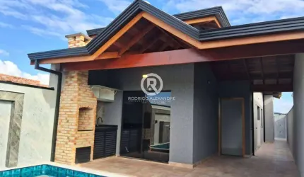 Casa Geminada com Piscina à Venda em Peruíbe - 2 Dormitórios e Área de Lazer Completa por R$ 430.000