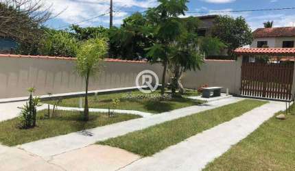 Casa à Venda em Itanhaém: 2 Dormitórios, Suíte e 2 Vagas por R$ 298.000