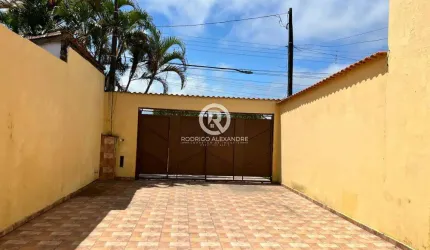 Sobrado à Venda em Mongaguá - 4 Dormitórios, 1 Suíte e 5 Vagas por R$ 320.000!