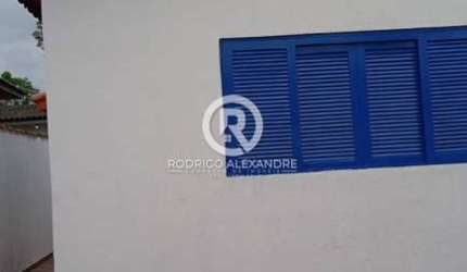 Casa à Venda em Jussara, Mongaguá - 2 Dormitórios, Quintal e Garagem - R$ 240.000