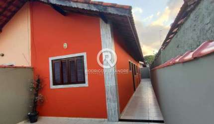 Charmosa Casa Geminada em Nova Itanhaém – 2 Dormitórios, Garagem e Churrasqueira por R$ 350.000