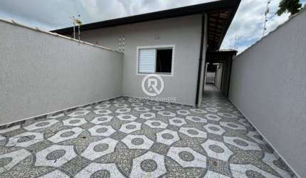 Casa à Venda em Itanhaém - 2 Dormitórios, Suíte, Piscina e Espaço Gourmet por R$ 350.000