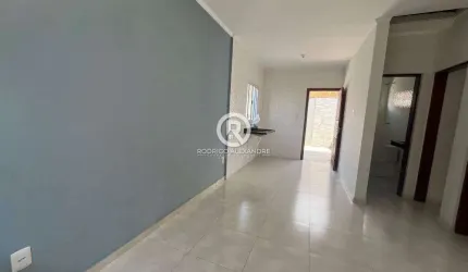 Casa à Venda em Itanhaém - 2 Dormitórios, Suíte, Piscina e Churrasqueira por R$ 290.000!