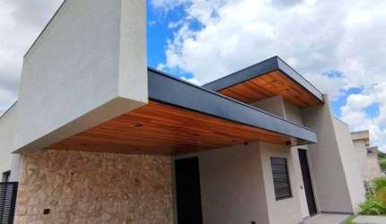 Casa venda possui 340 metros quadrados com 4 quartos