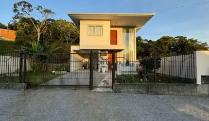 CASA EM BIGUAÇU