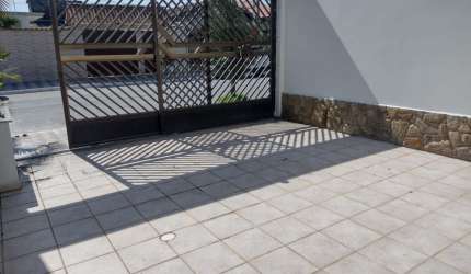 Linda casa 2 dorms, suite, sacada, garagem, próximo ao mar