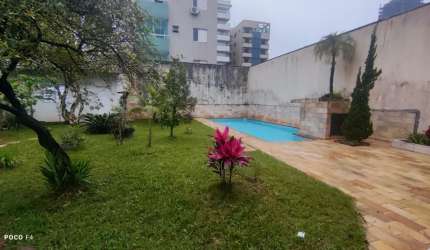 Casa 2 quartos Piscina - Lado Praia na Vila Caiçara em Praia Grande - RP384