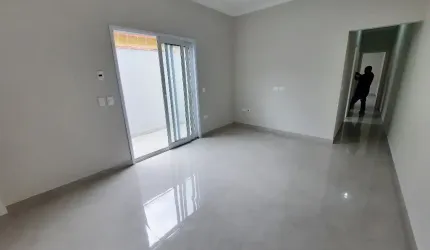 Casa 2 quartos 1 suíte- Lado Praia no Jardim Real em Praia Grande - RP522