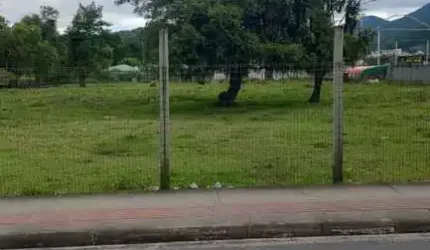 Terreno comercial para alugar na Rua Francisco Antônio da Silva, 408, Sertão do Maruim, São José por R$ 6.000