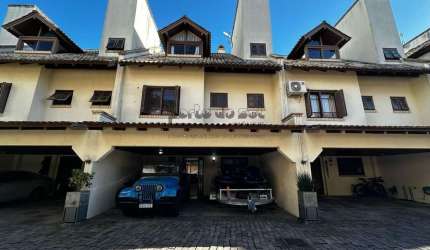 Casa em condomínio alto padrão 4 dormitórios