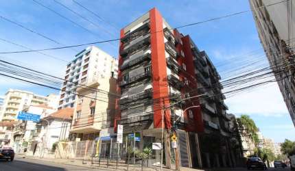 Apartamento semimobiliado com elevador