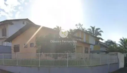 Casa com 4 dormitórios à venda no Floresta