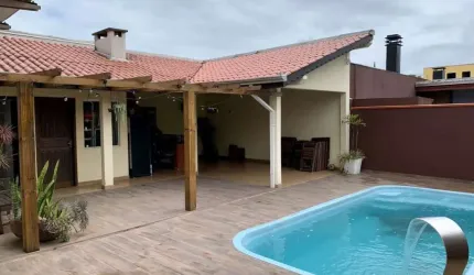 Casa com piscina para locação diária por R$ 1.150,00/dia - Brasília - Itapoá/SC