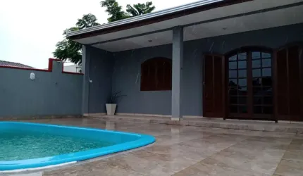 Casa com piscina  - Residencial Príncipe - Itapoá/SC