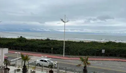 Mar com 3 suites, suíte Master com hidro e sacada aberta com churrasqueira carvão.