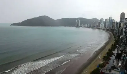 Apartamento de 170 metros quadrados no bairro Barra Sul com 3 quartos