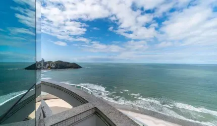 FRENTE MAR FG Novo, andar inteiro, finamente mobiliado no Centro, ao Norte da praia de BC