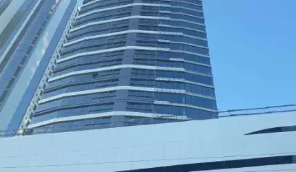 Edifício Pharos, apartamento FRENTE MAR com área privativa de 238 m². 4 suítes 4 vagas.