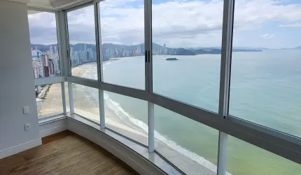 Renaissance Embraed frente mar, 1 por andar Barra Sul com 5 quartos