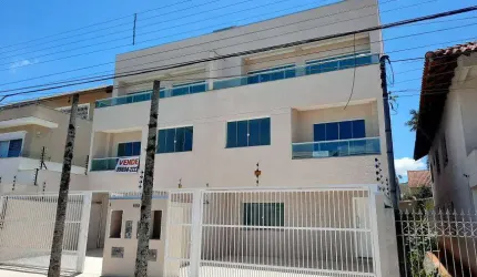 Casa no Centro de Balneário Camboriú, na Rua 2.070, entre Terceira e quarta Avenidas.