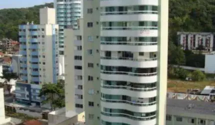 Apartamento na quadra do MAR, Barra Norte 3 suítes, 2 vagas paralelas.