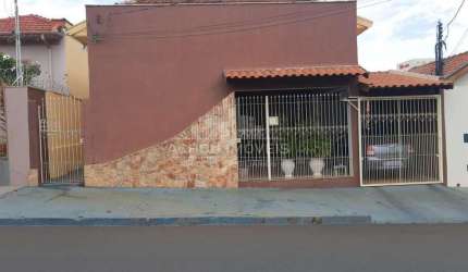 Casa para Venda em Jaboticabal, Centro, 3 dormitórios, 1 banheiro, 1 vaga