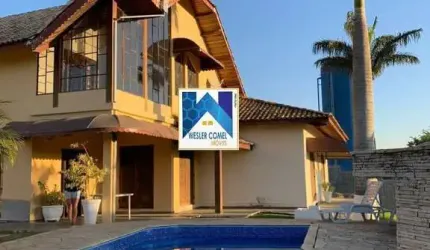 Cômodos: Cozinha Americana, Lareira, Sala de jogos com 1 banheiro , Varanda, Piscina, 1 Dormitório, 1 Suíte,  3 Banheiro