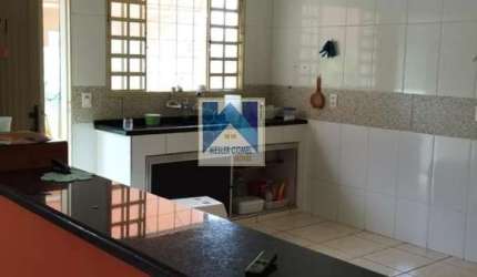 Casa Charmosa com Churrasqueira e Espaço Multiuso em Panorama: Oportunidade Única!