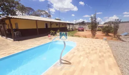 Com 3 dormitórios, possui 1 banheiro, 4 vagas de garagem, 1 sala, Área Total de 1.400,00 m².