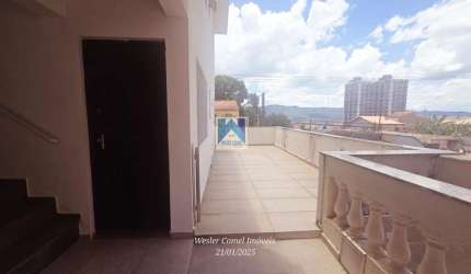 Excelente apartamento, com fiação nova, pintura nova, apartamento no térreo, não tem vizinho de cima e nem de frente. 