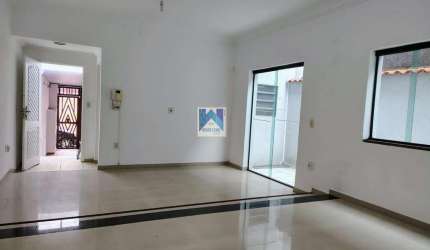 Esta incrível casa térrea está disponível para venda e oferece um espaço amplo e confortável para você e sua família. Com 3 dormitórios, sendo 1 suíte, a casa proporciona o máximo