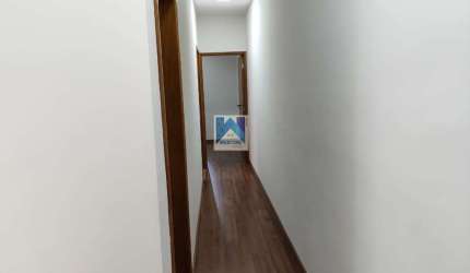 Este sobrado possui um design moderno e funcional, ideal para quem busca conforto e praticidade no dia a dia. No pavimento superior, você encontrará 3 dormitórios, sendo 1 suíte es