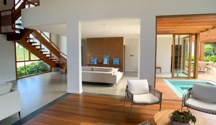 VENDO LINDA CASA DUPLEX 5 SUÍTES ILHA DOS PASSÁROS PRAIA DO FORTE BA.