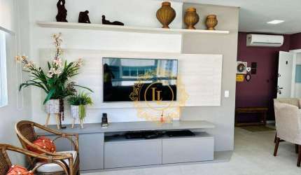 Apartamento à venda mobiliado e decorado com 03 suítes e 02 vagas de garagem no Centro de Balneário Camboriú.