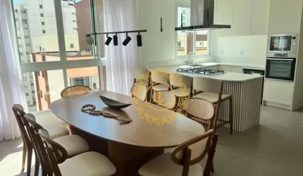 50 m da Avenida Brasil, Centro de Balneário Camboriú – SC. 130 metros do mar.   Entrega: Novembro/2023.