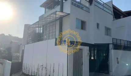 Casa na Praia dos Amores  à venda, 400 m² -  3 suítes com piscina- Itajaí/SC