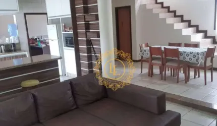 Belíssima Casa mobiliada com 03 dormitórios em Bombinhas!