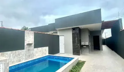Casa com piscina em Itanhaém-SP