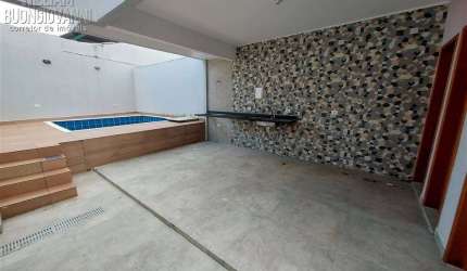 Casa à Venda em Solemar, Praia Grande - SP