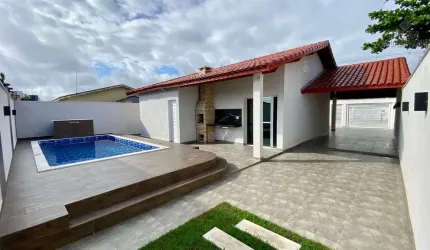 Belíssima casa ampla com piscina em Itanhaém á venda