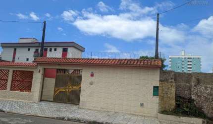 MARAVILHOSA CASA COM AREA GOURMET E PISCINA VISTA MAR.