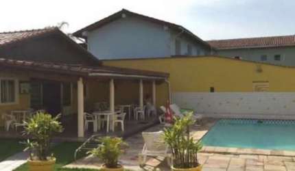 Sobrado em condominio fechado com piscina 100 metros da praia!