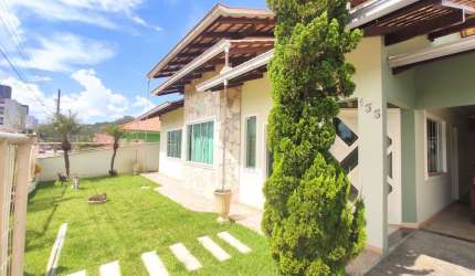 Casa com 3 quartos à venda na Rua Vergílio Satler, Jaraguá 99, Jaraguá do Sul por R$ 805.000