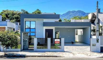 Casa com 3 quartos à venda na Rua Marcelino Zanghelini, 252, Três Rios do Sul, Jaraguá do Sul por R$ 980.000