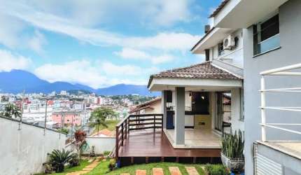 Casa com 4 quartos à venda na Rua Pedro Gesser, Amizade, Jaraguá do Sul por R$ 1.680.000
