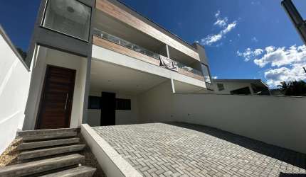 Casa com 4 quartos à venda na Rua Arvoredo, Barra do Rio Cerro, Jaraguá do Sul por R$ 1.050.000