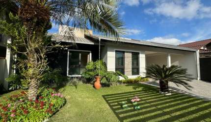 Casa com 3 quartos à venda na Rua Vista Alegre, Amizade, Jaraguá do Sul por R$ 1.390.000